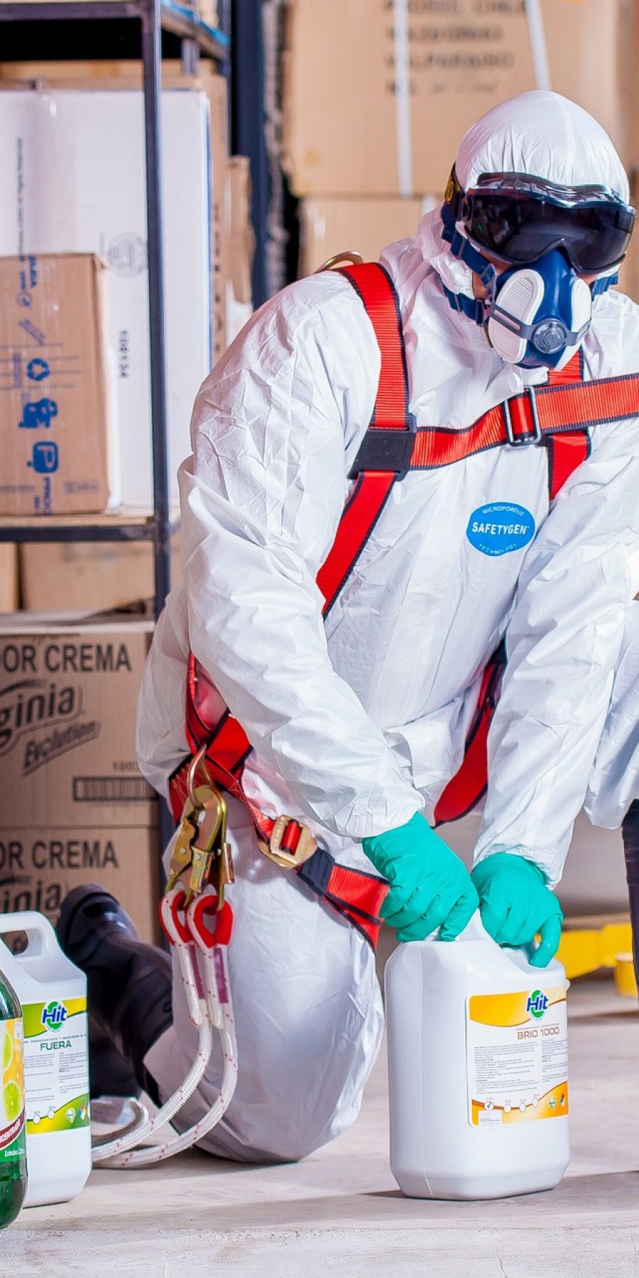 chemist-1636375_1920